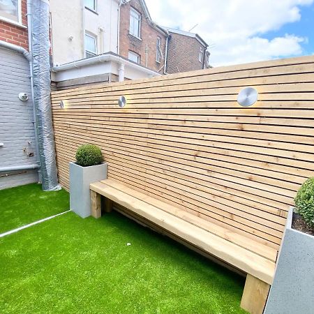Cloud9 Guest House - By Coastline Retreats - 2 Bedroom Self Contained Garden Flat - Luxury Bath, Netflix, Superfast Wifi, Parking Included Борнмут Экстерьер фото