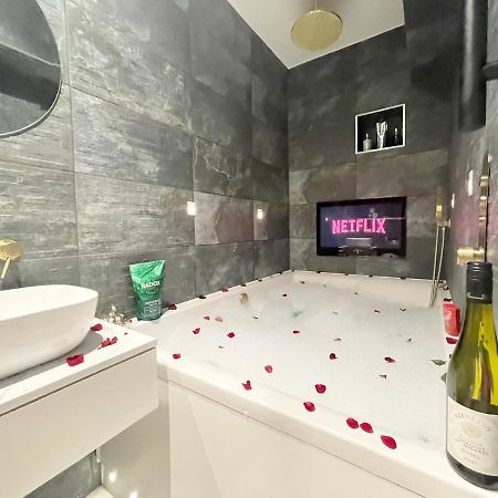 Cloud9 Guest House - By Coastline Retreats - 2 Bedroom Self Contained Garden Flat - Luxury Bath, Netflix, Superfast Wifi, Parking Included Борнмут Экстерьер фото