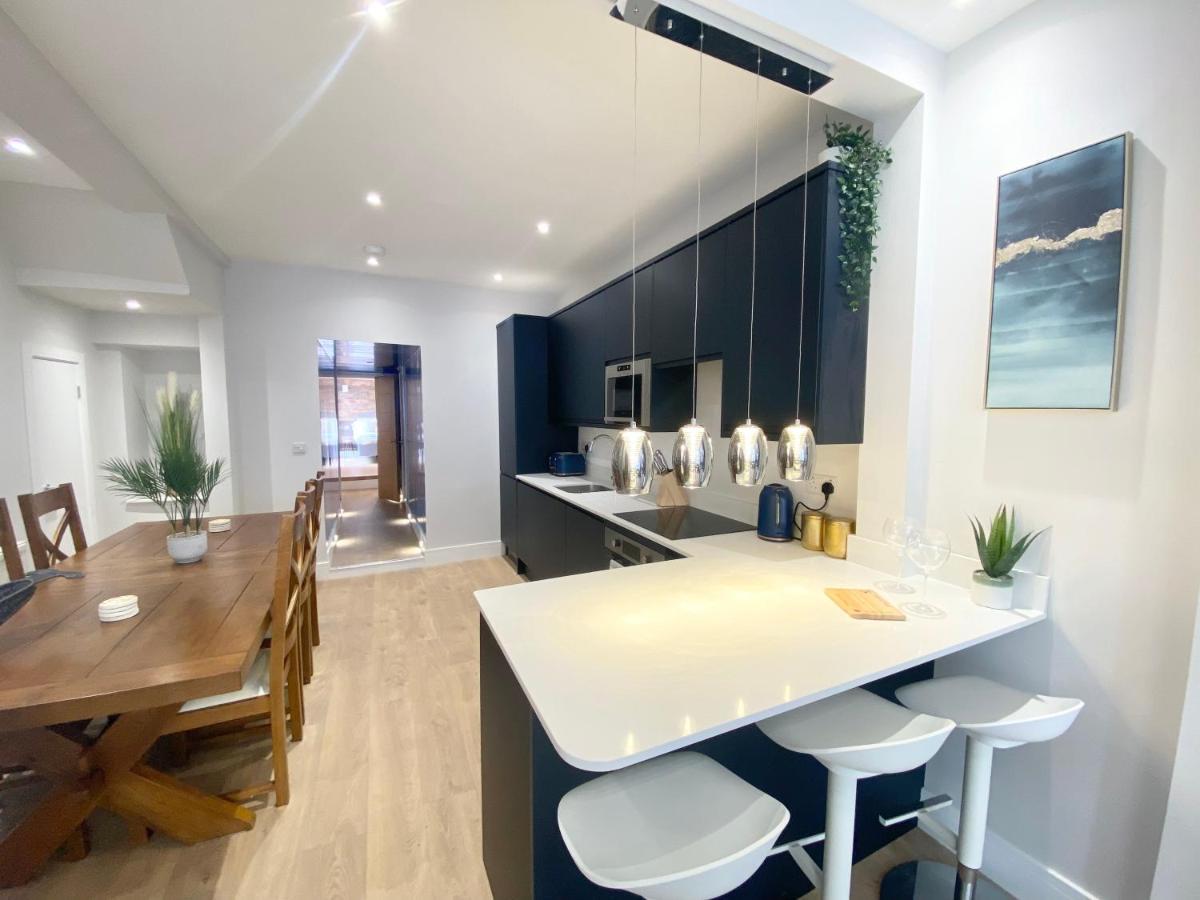 Cloud9 Guest House - By Coastline Retreats - 2 Bedroom Self Contained Garden Flat - Luxury Bath, Netflix, Superfast Wifi, Parking Included Борнмут Экстерьер фото