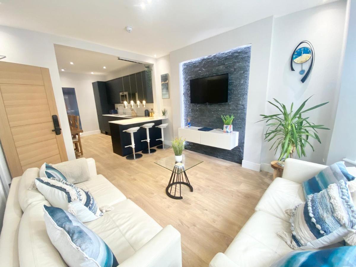 Cloud9 Guest House - By Coastline Retreats - 2 Bedroom Self Contained Garden Flat - Luxury Bath, Netflix, Superfast Wifi, Parking Included Борнмут Экстерьер фото