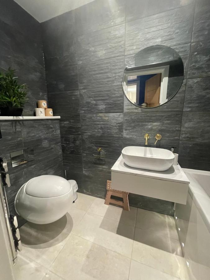 Cloud9 Guest House - By Coastline Retreats - 2 Bedroom Self Contained Garden Flat - Luxury Bath, Netflix, Superfast Wifi, Parking Included Борнмут Экстерьер фото