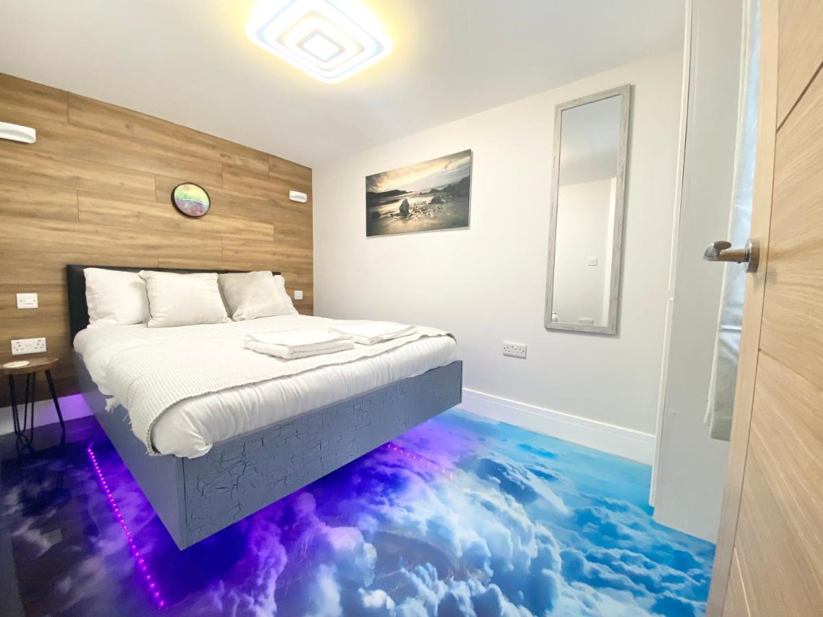 Cloud9 Guest House - By Coastline Retreats - 2 Bedroom Self Contained Garden Flat - Luxury Bath, Netflix, Superfast Wifi, Parking Included Борнмут Экстерьер фото