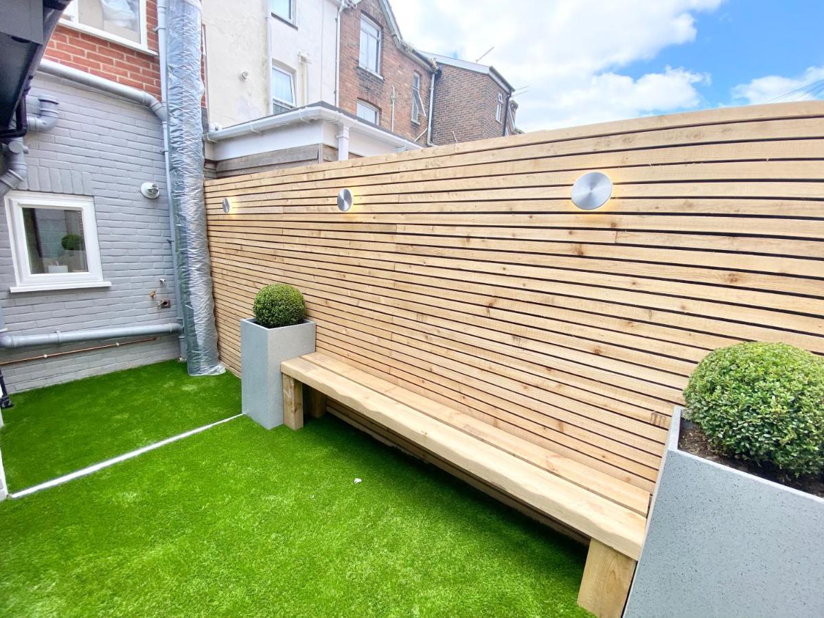 Cloud9 Guest House - By Coastline Retreats - 2 Bedroom Self Contained Garden Flat - Luxury Bath, Netflix, Superfast Wifi, Parking Included Борнмут Экстерьер фото