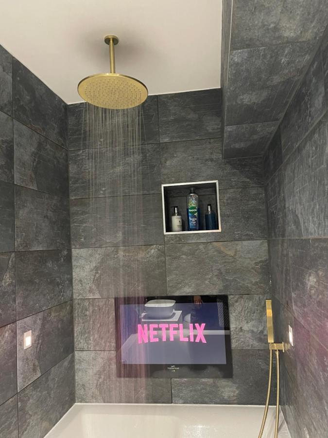 Cloud9 Guest House - By Coastline Retreats - 2 Bedroom Self Contained Garden Flat - Luxury Bath, Netflix, Superfast Wifi, Parking Included Борнмут Экстерьер фото
